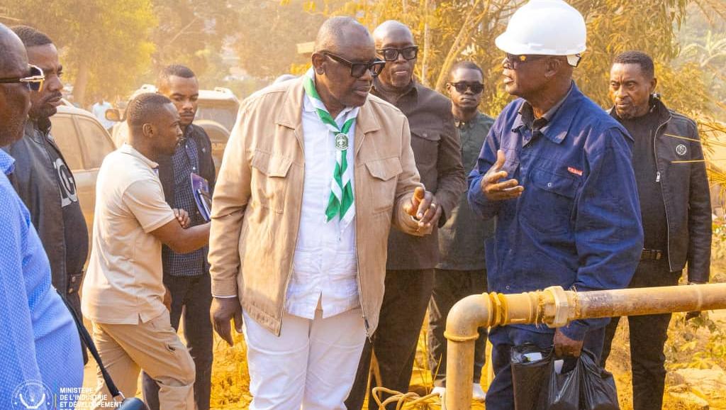 Louis Watum, ministre congolais de l'industrie à Nkamba