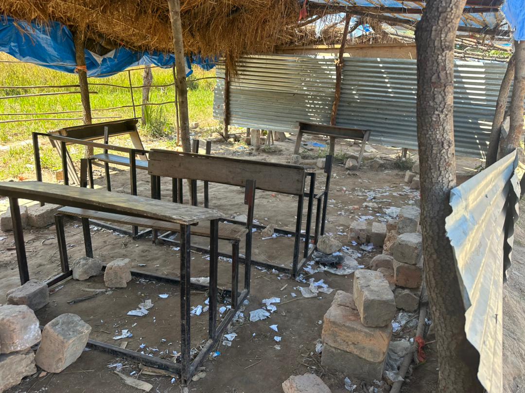 Une école en lambeaux avant le PDL 145T
