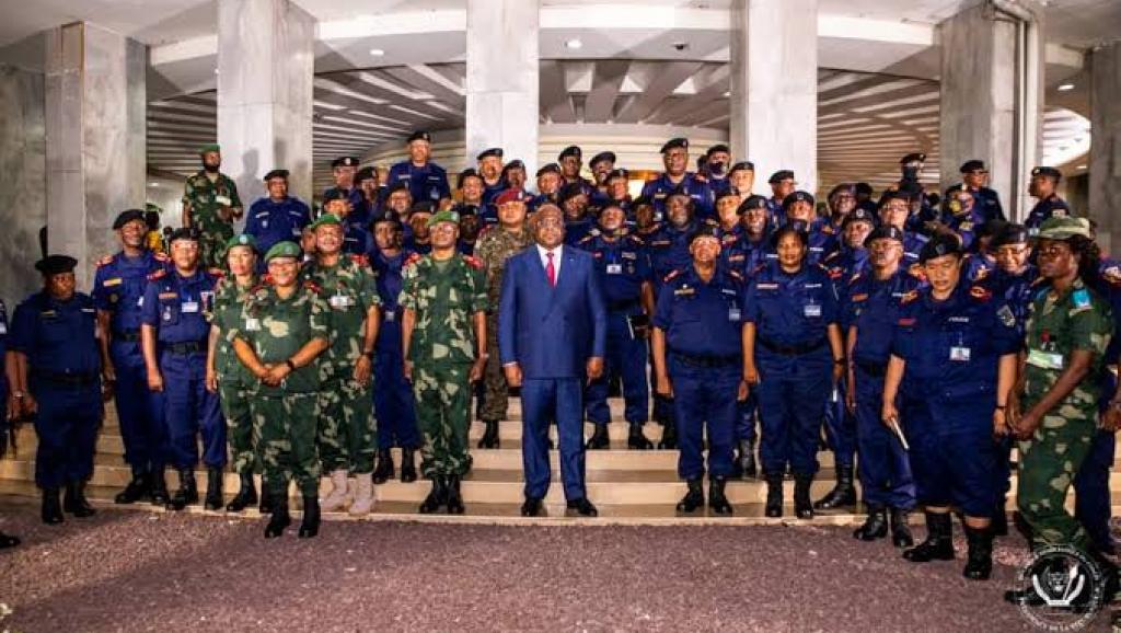 Félix Tshisekedi et les officiels supérieurs des FARDC et de la police. Ph. Droits tiers.
