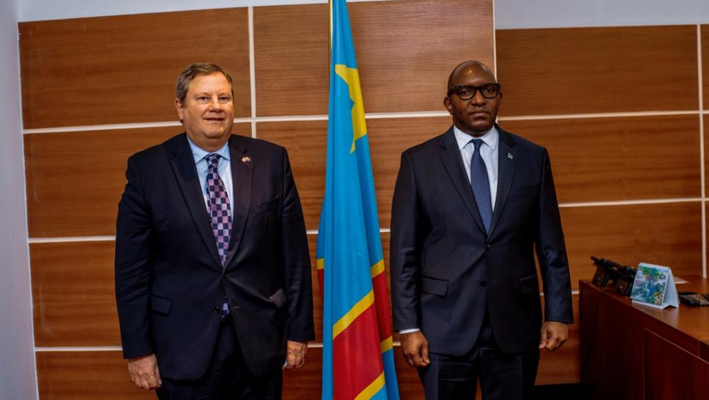 Le premier ministre Sama Lukonde et l'ambassadeur américain Mike Hammer. Ph. Droits tiers.