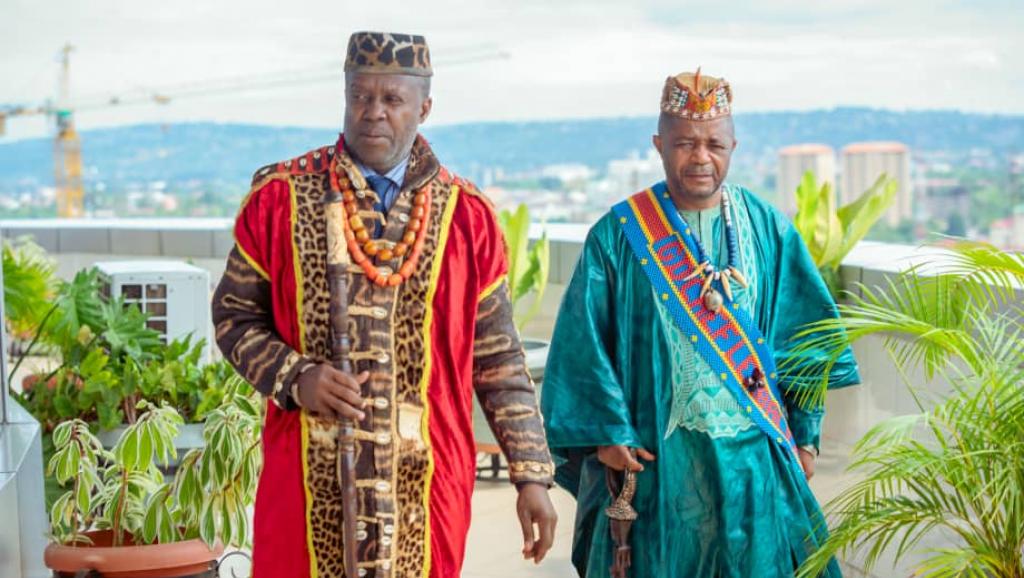 Sa Majesté Mfumu Difima et sa Majesté Nembalemba
