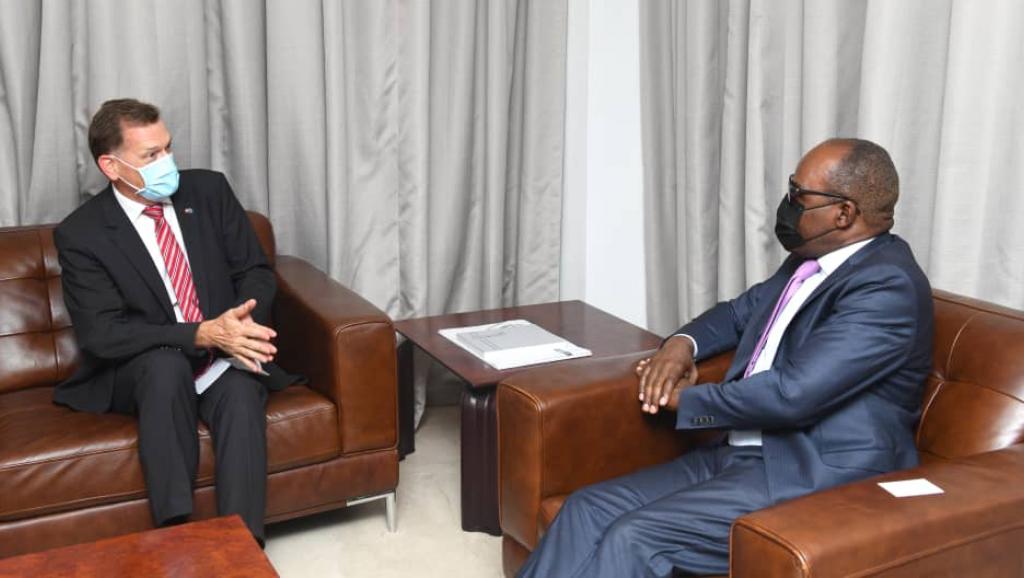Nicolas Kazadi et l'ambassadeur suisse