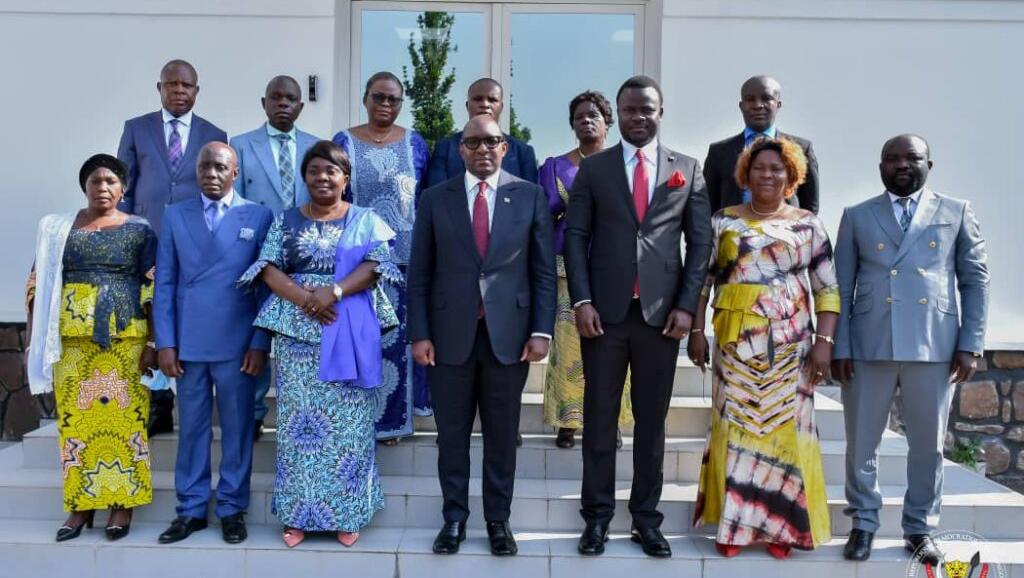 Le Premier Ministre  avec les députés provinciaux du Tanganyika 