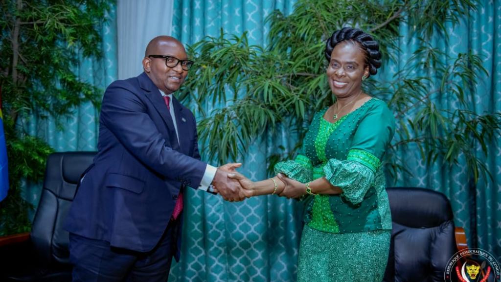 Le Premier Ministre Sama Lukonde et la ministre du Portefeuille Adèle Kahinda 