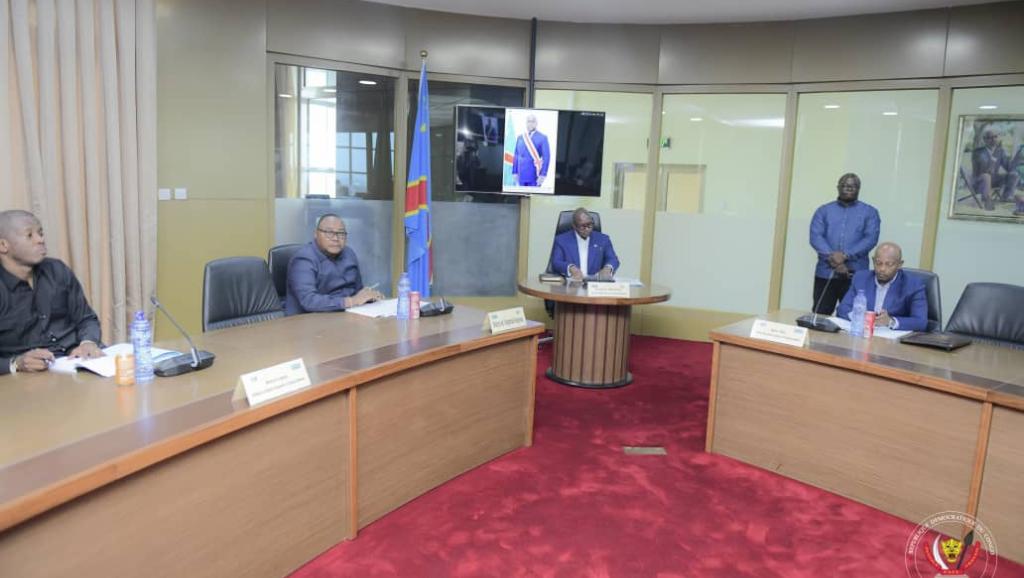 La réunion s'est tenue à l'Immeuble du Gouvernement 