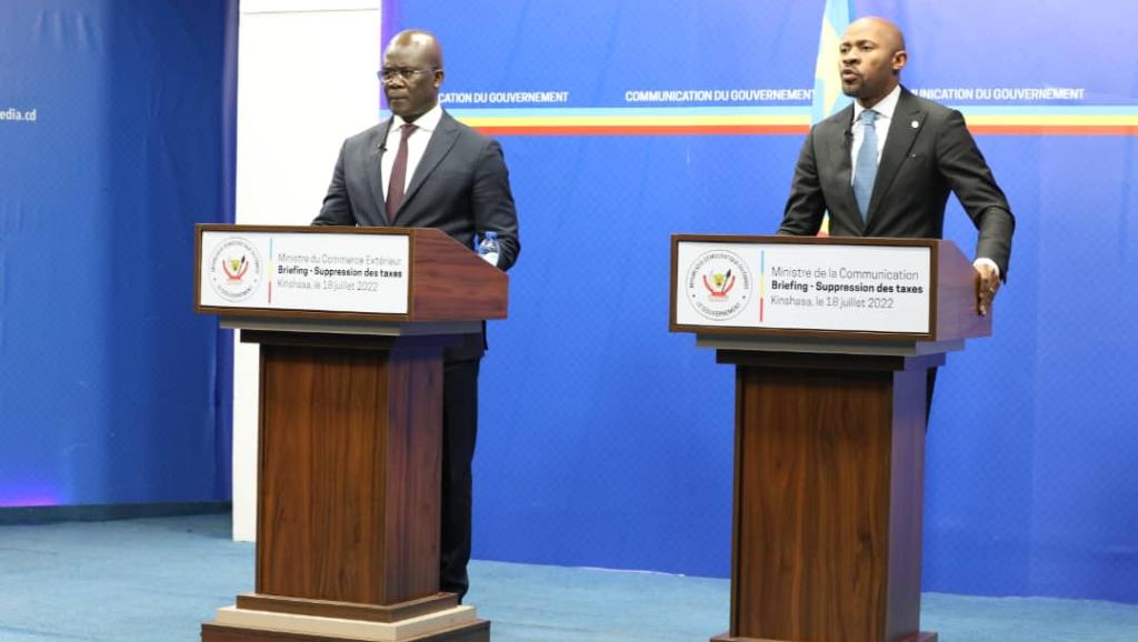 Les ministres Bussa et Muyaya devant la presse