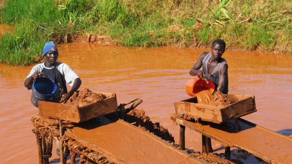 Exploitation artisanale de diamant dans le Kasaï