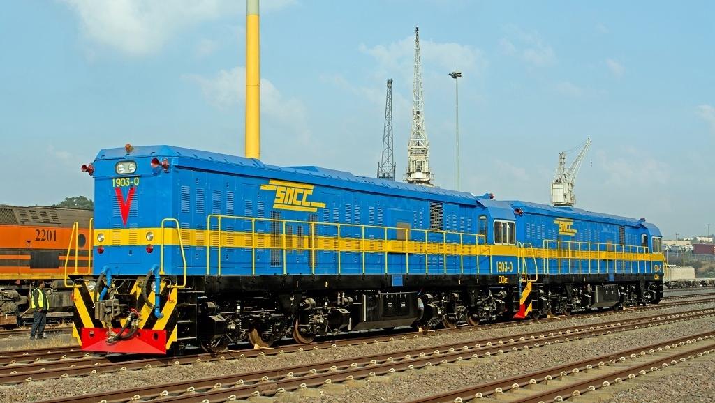 Des locomotives sur la voie ferée de la SNCC 