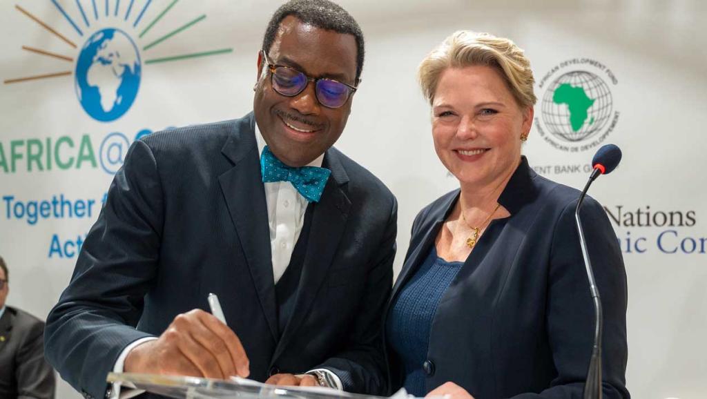 Le président de la BAD , Akinwumi Adesina (à gauche), en compagnie de la ministre norvégienne du Développement international, Anne Beathe, Tvinnereim.
