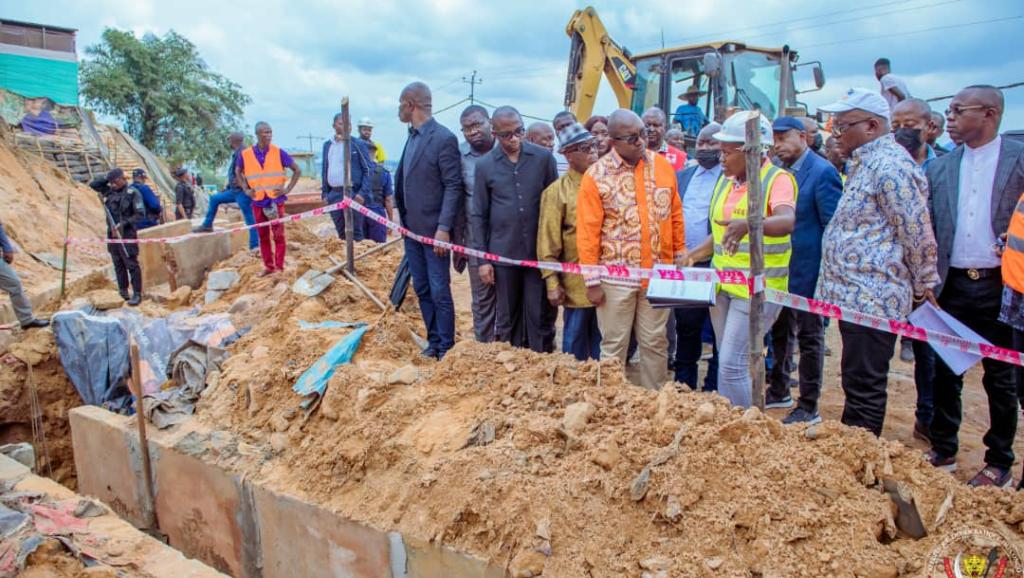 Le Premier Ministre s'est rendu tour à tour sur la RN1 au niveau de Matadi Kibala, à Zamba Télécom et à Kindele