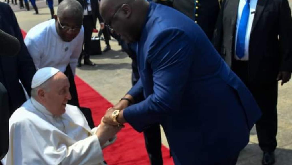 Le président de la République a accompagné le souverain pontife jusqu'au pied de son avion