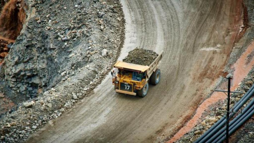 Un engin Ben dans une carrière des mines