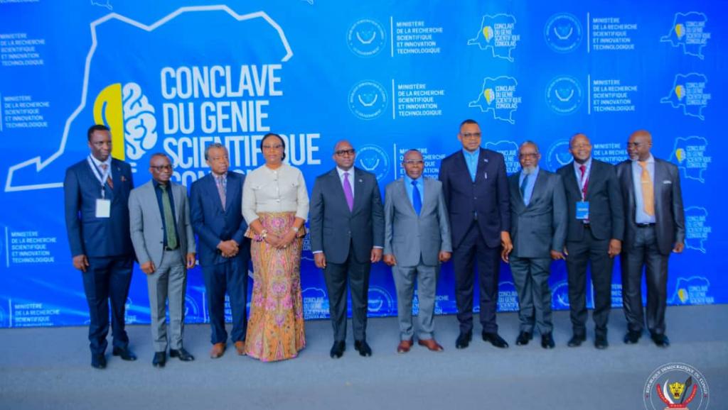 Le Premier Ministre Sama Lukonde a visité les expositions au chapiteau du Palais du Peuple, en prélude de ces assises 
