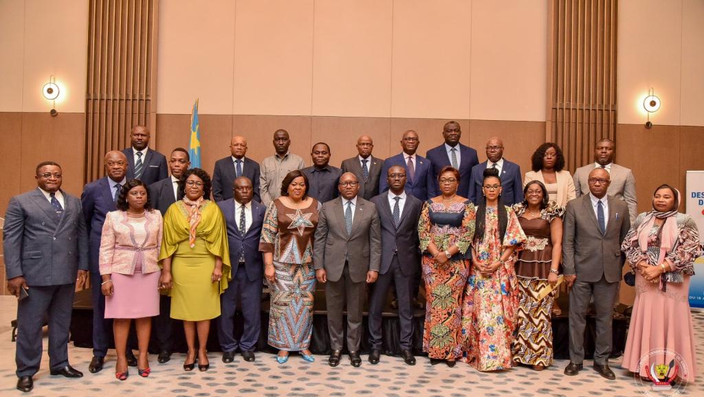 Le Premier Ministre Sama Lukonde a présidé la cérémonie d'ouverture. Ici, photo de famille 