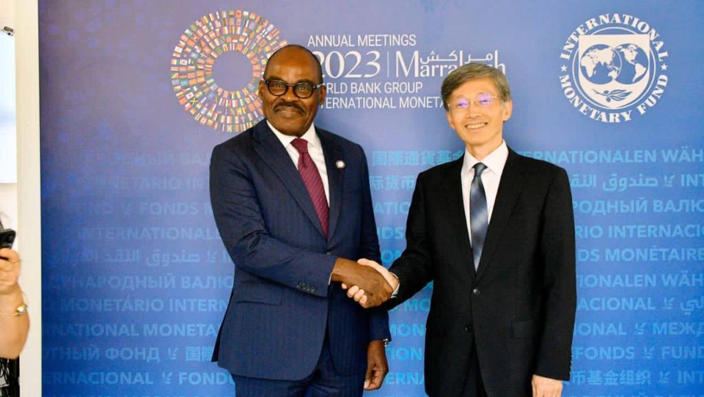 Le ministre des Finances Nicolas Kazadi et le numero 2 du FMI Kenji Okamura