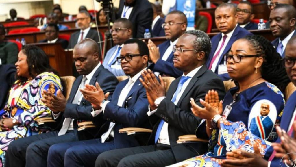 Des gouverneurs au Palais de la Nation,  lors du discours du président de la République 