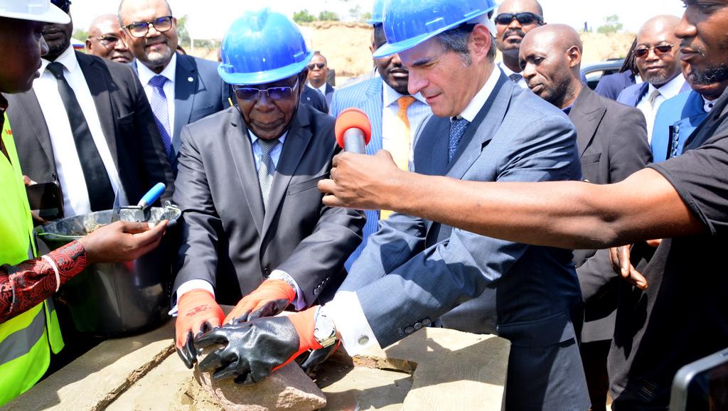 Cérémonie de pose de la première pierre pour la construction de ce Centre 