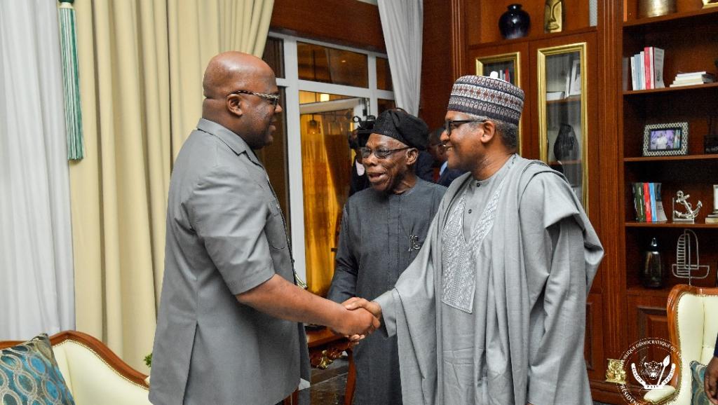 L'ancien président nigérian a conduit l'homme d'affaires Aliko Dangote chez le président de la République