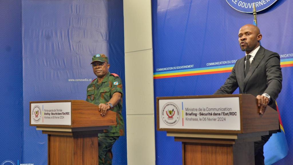 Le ministre de la Communication et le porte-parole des FARDC, lors du briefing le mardi 6 février 2024