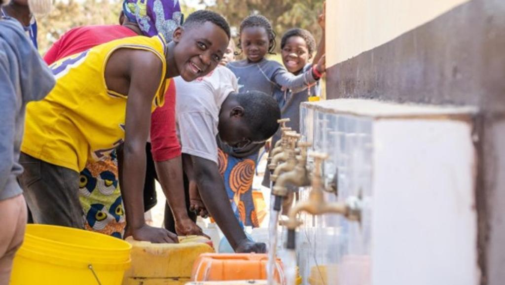 Ivanhoe Mines  a investi dans les forages d'eau, ici à Kipushi, pour alimenter les communautés locales