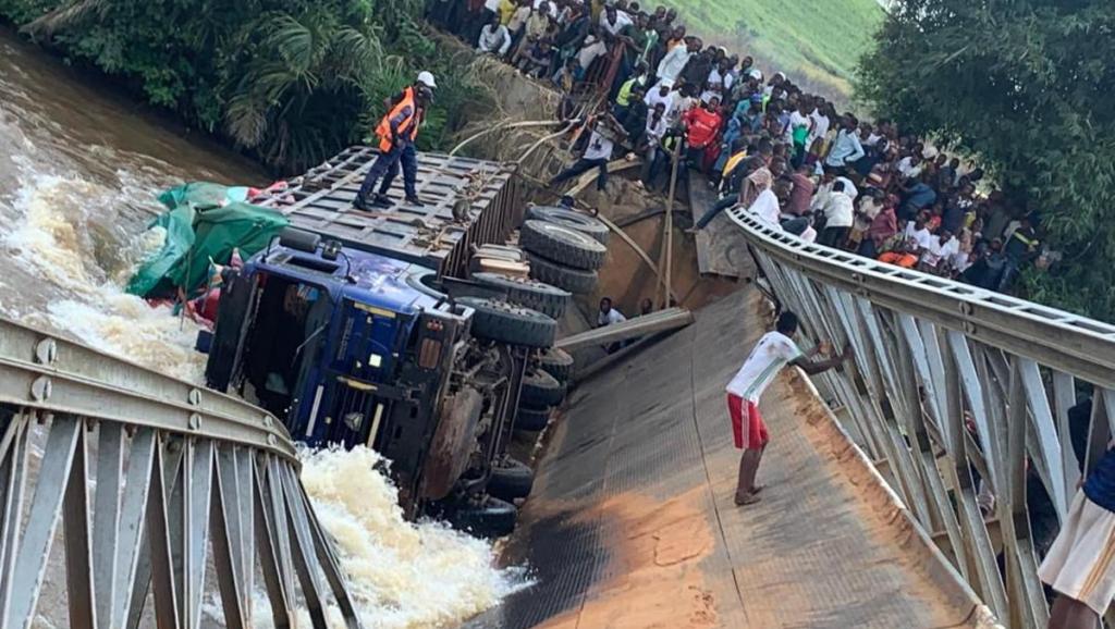 Effondrement du pont Lubi sur la route entre Mbuji-Mayi et Kananga