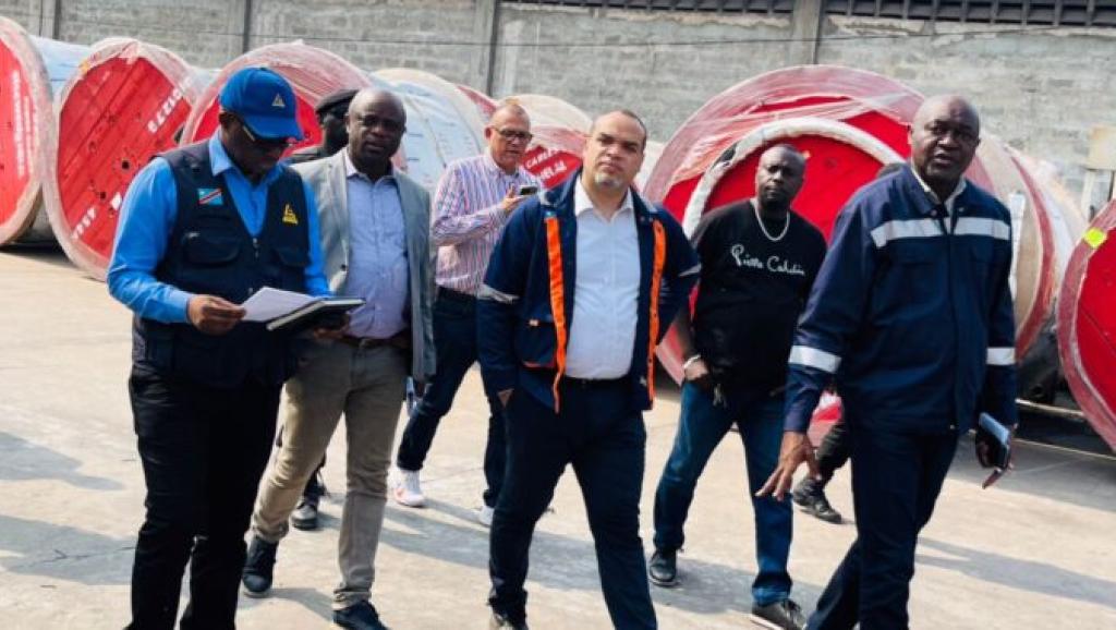Le DG Fabrice LUSINDE superviseur la réception du premier lot des matériels électriques de la SNEL