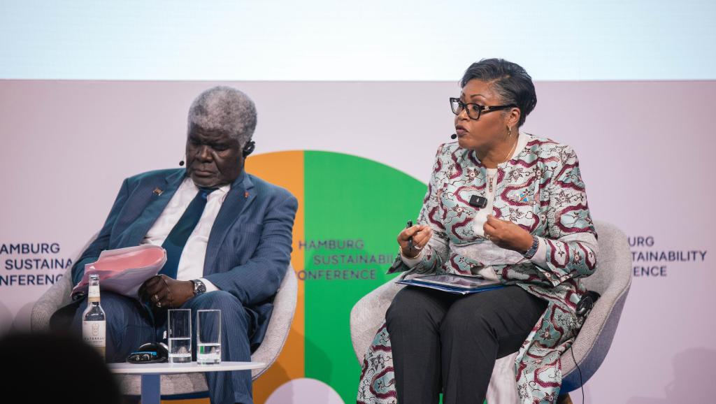 La Première ministre Judith Suminwa échangeant avec son homologue de la Côte d'Ivoire 