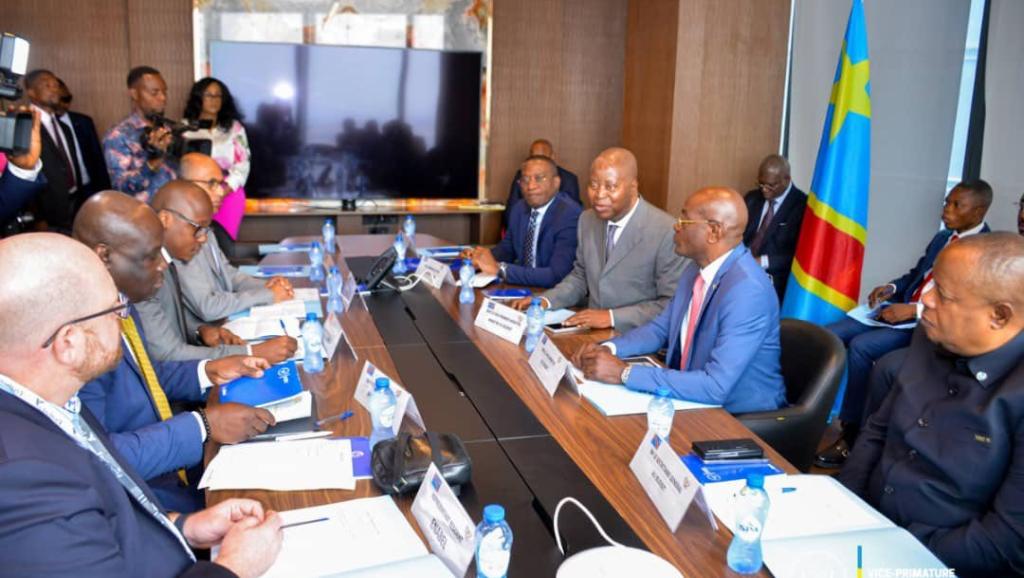 Adolph Muzito avec les partenaires techniques et financiers 