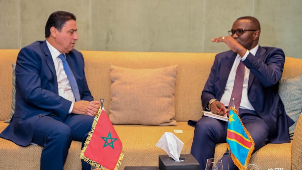 Le ministre congolais du Commerce extérieur, Julien Paluku, et Omar Hejira, secrétaire d’État marocain à l’Industrie et au Commerce extérieur au Caire