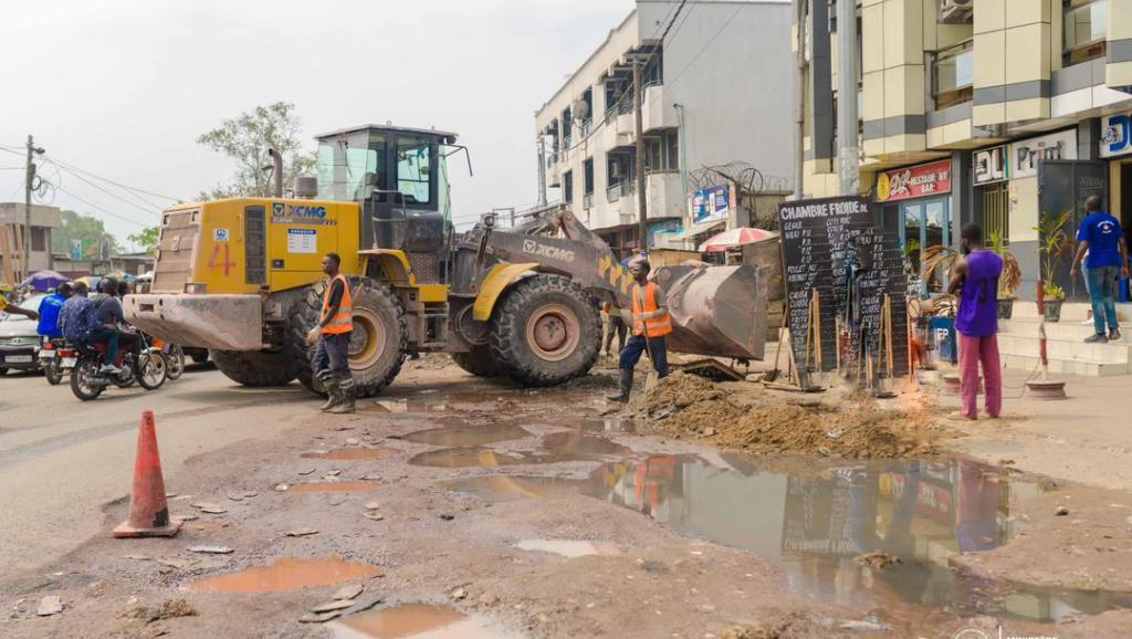 L’état de délabrement sur la route de Matadi, au croisement Okito et Maternité à Kinshasa