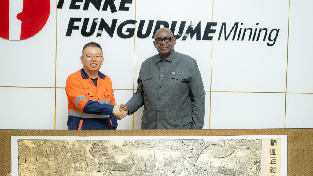 Ministre de Mines, Louis Watum, et le responsable de Tenke Fungurume Mining dans la province du Lualaba ce vendredi 19 sept 2025