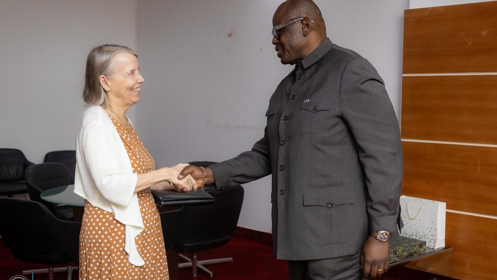 Le ministre de Mines Louis Watum et l'ambassadrice américaine en RDC, Lucy Tamlyn