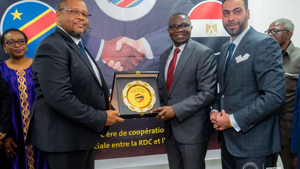 Lors de l' inauguration de la Chambre de commerce à Kinshasa