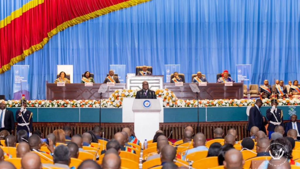 Le président de la RDC Félix Tshisekedi, devant les deux chambres du parlement à Kinshasa lundi 8 décembre 2025