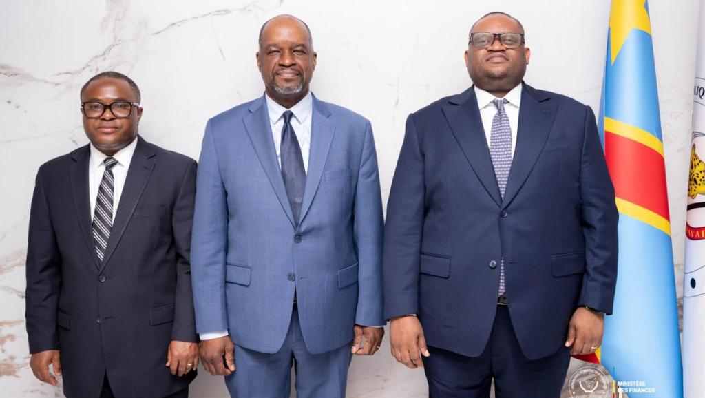 La délégation du Fonds monétaire international et le  ministre de Finances cccongolais, Doudou Fwamba 