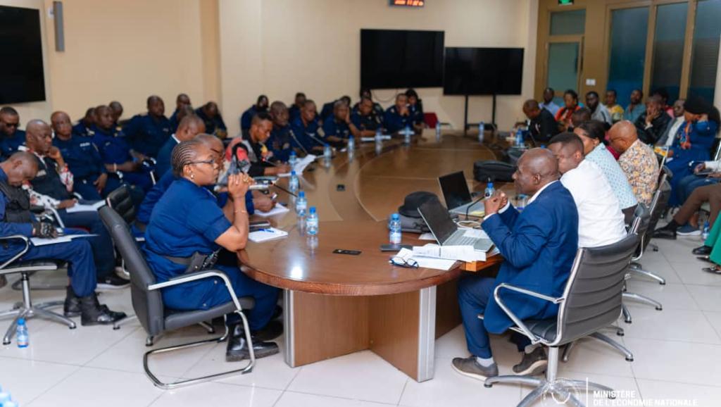 Le ministère de l'Économie nationale en réunion de coordination avec la PNC pour l'application effective de la réforme sur le petit commerce et le commerce de détail en RDC.