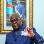 Félix Tshisekedi tenant le permis de conduire 