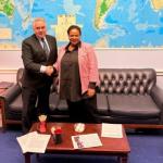 Lors de la rencontre à Washington entre le Secrétaire d’Etat adjoint américain Christopher Landau et la ministre des Affaires étrangères de la RDC, Thérèse Kayikwamba