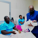 Le président Félix Tshisekedi en visite dans une structure de santé lors du lancement du programme de couverture Santé universelle à Kinshasa 