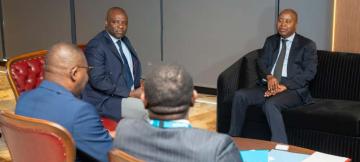 Adolphe Muzito, ministre du Budget et la délégation de l'Unicef 