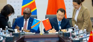 Signature entre les deux parties 