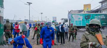 Les bâtisseurs de la nation en plein service de salubrité de Kinshasa.
