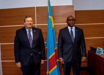 Le premier ministre Sama Lukonde et l'ambassadeur américain Mike Hammer. Ph. Droits tiers.