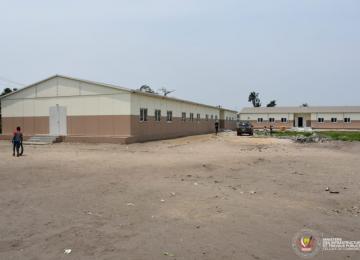 école à Kinkole