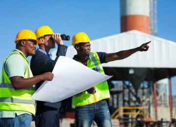 Des travailleurs dans un chantier 