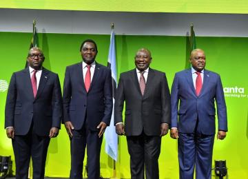 Le PM Sama Lukonde, le prés. Zambien Hichilema, Cyril Ramaphosa, le prés. Botswanais Mokgweetsi 