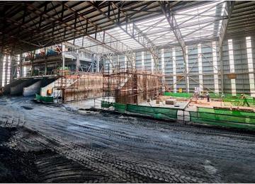 Montage de l'acier de construction et de la tôlerie pour l'épaississeur de concentré supplémentaire.