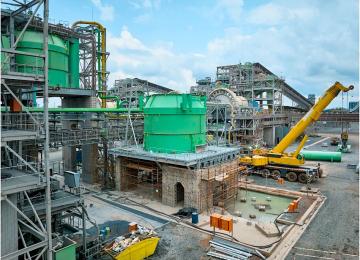 L'installation de la cellule de flottation du nettoyeur-épurateur au concentrateur de la phase 2 est presque terminée.