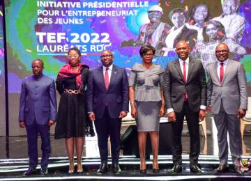 Le Premier Ministre Sama Lukonde a posé avec le milliardaire nigérian Tony Elumelu 
