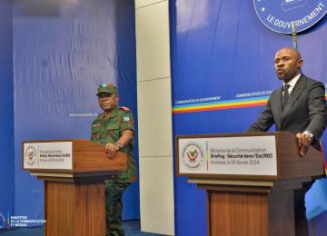 Le ministre de la Communication et le porte-parole des FARDC, lors du briefing le mardi 6 février 2024